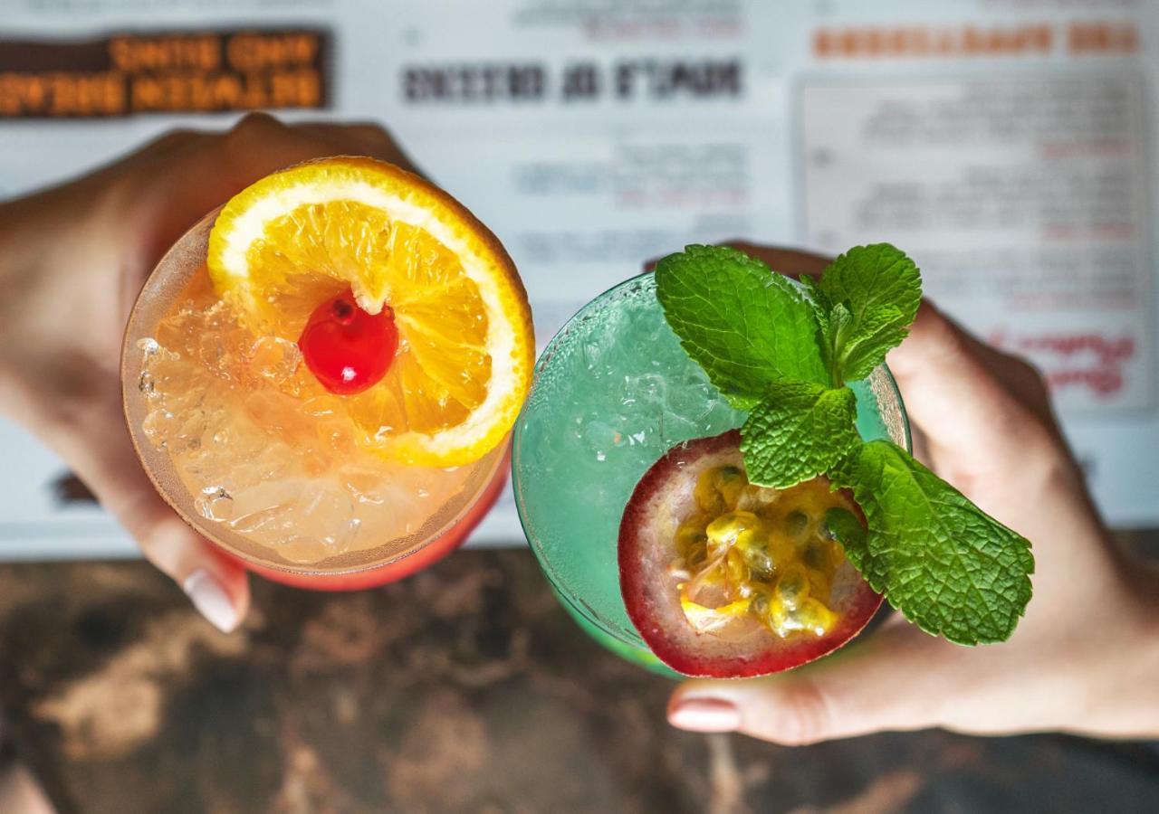 City Centre Rotana Доха Экстерьер фото Two cocktails
