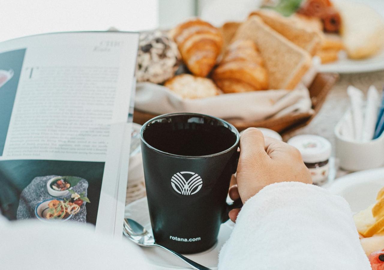 City Centre Rotana Доха Экстерьер фото A reusable coffee cup