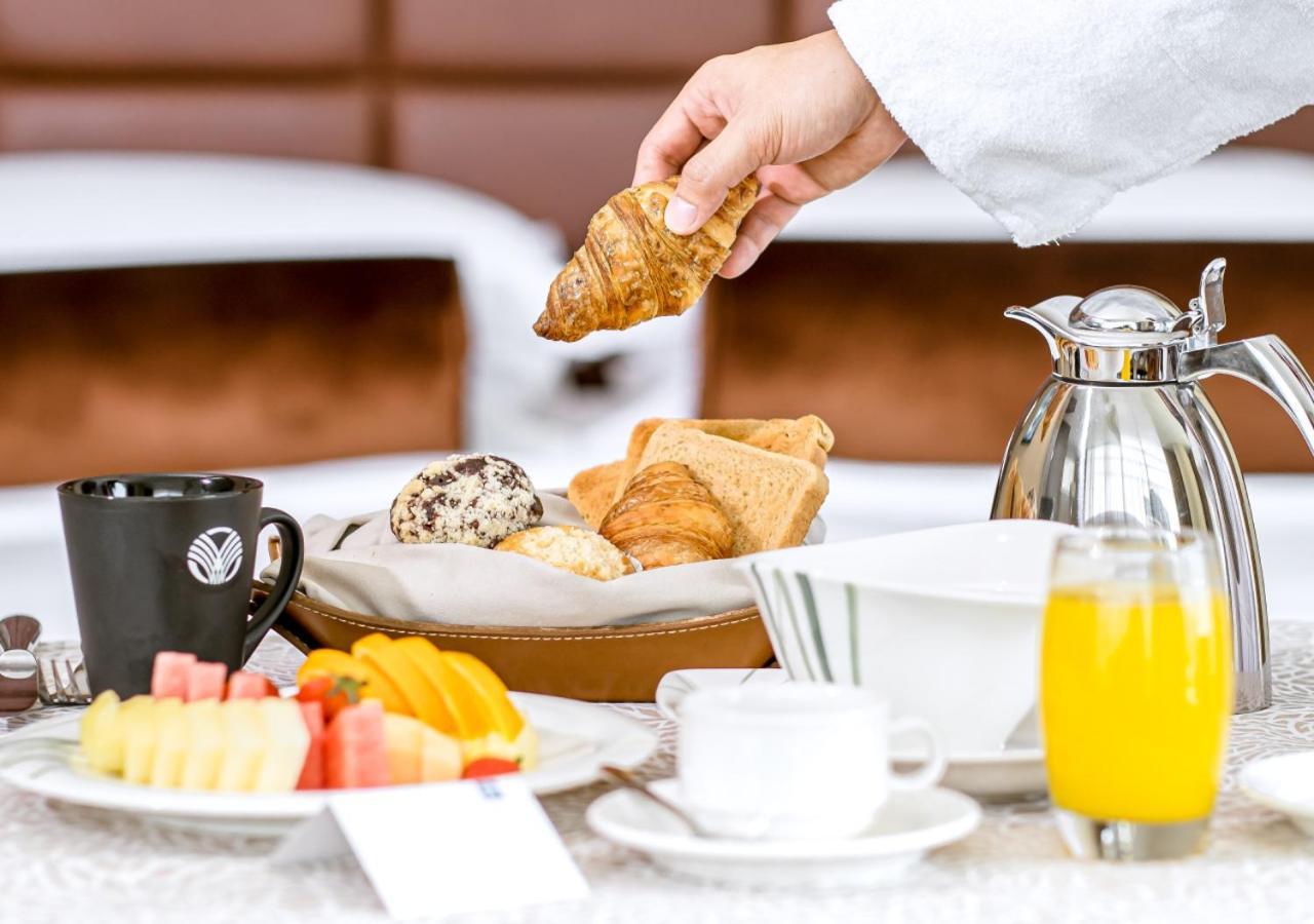 City Centre Rotana Доха Экстерьер фото Room service