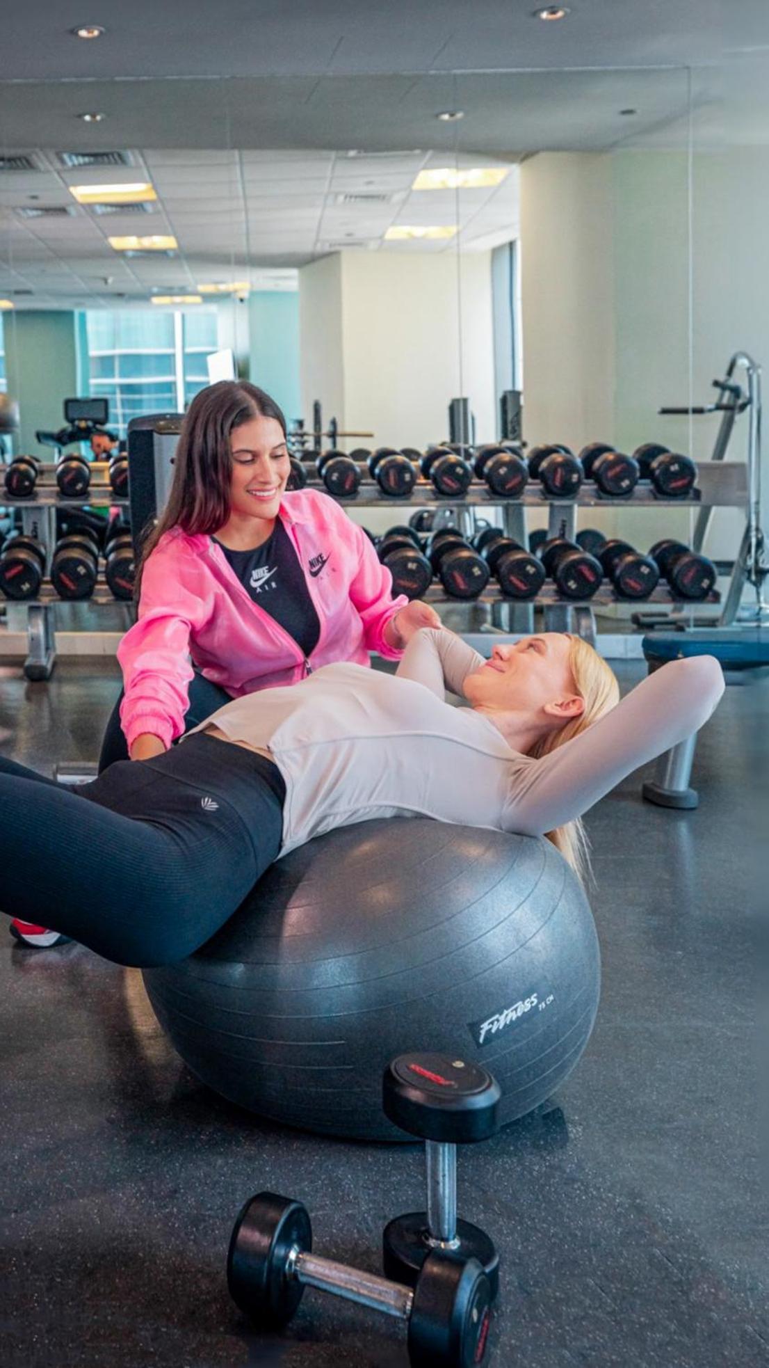 City Centre Rotana Доха Экстерьер фото A personal trainer working with a client